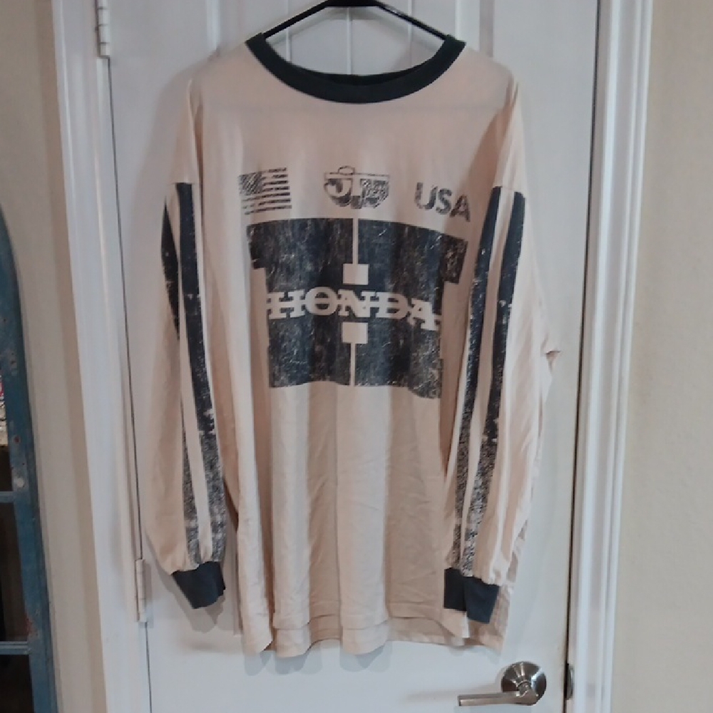 Vtg HONDA JT Racing LSCream & Black Graphic Tee